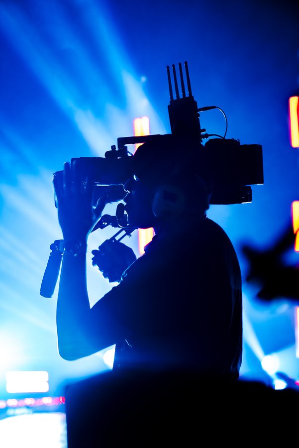 Bon Jovi — dramatic blue stage BTS